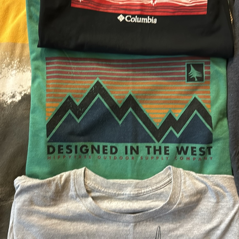 Lot of 5 graphic tees - Picture 4 of 6